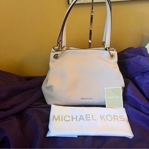MICHAEL KORS 💫 Raven; large leather shoulder tote in soft pink.